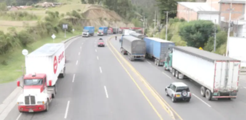 Tensión comercial Colombia-Ecuador: Aranceles del 30% y suspensión energética generan costos económicos