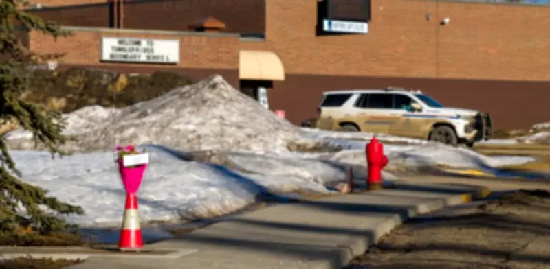Tiroteo en escuela canadiense deja 9 muertos: policía identifica a atacante transgénero