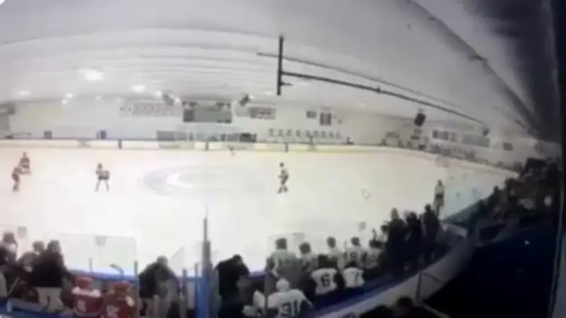 Tiroteo en pista de hockey deja dos muertos, incluida una niña, en Rhode Island
