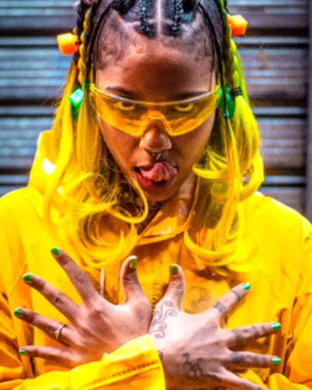 Tokischa genera polémica en Premio Lo Nuestro 2026 con atuendo atrevido