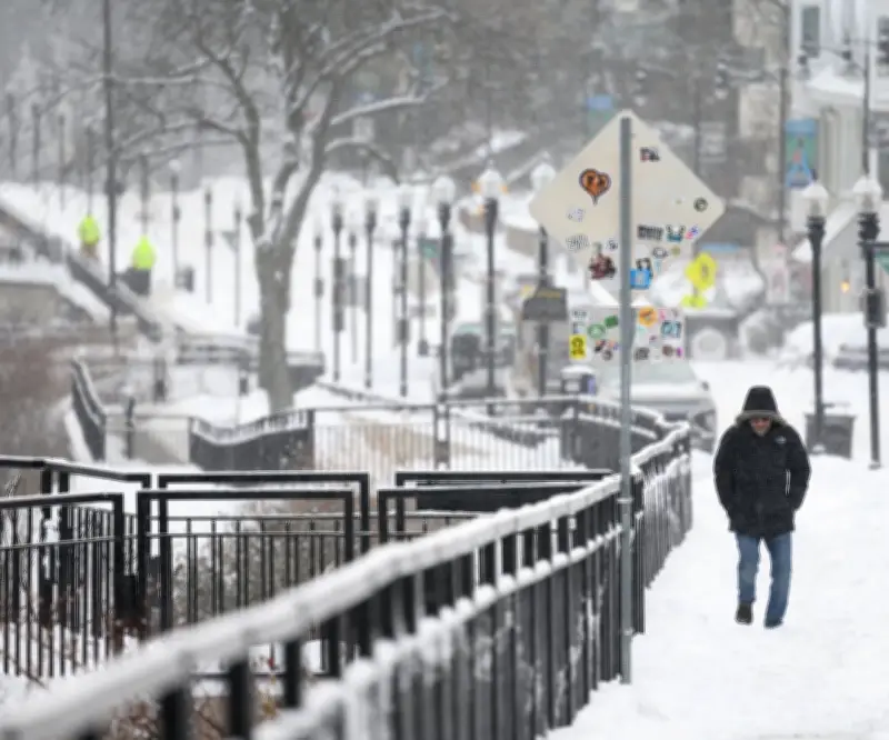 Tormenta de nieve 'superbomba' azota Nueva York y noreste de EE.UU. con nevadas históricas