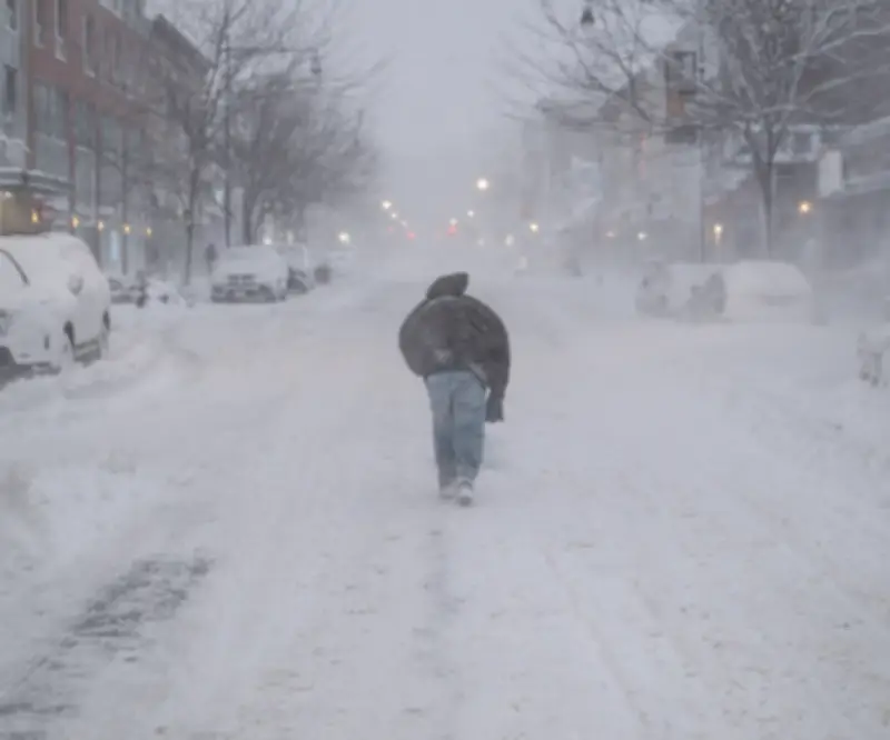 Tormenta en noreste de EE.UU. deja sin luz a 500.000 y cancela más de 10.000 vuelos