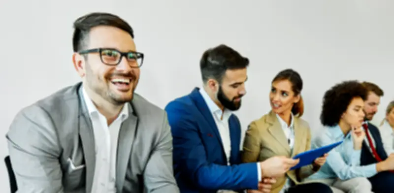 Trabajos bien pagados sin título universitario: Oportunidades laborales basadas en habilidades