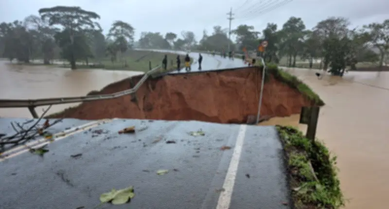 Tragedia en Antioquia: adolescente muere al caer por colapso de puente en río Mulatos