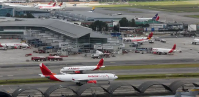 Tráfico aéreo en Colombia bate récords, pero incertidumbre gubernamental amenaza el sector