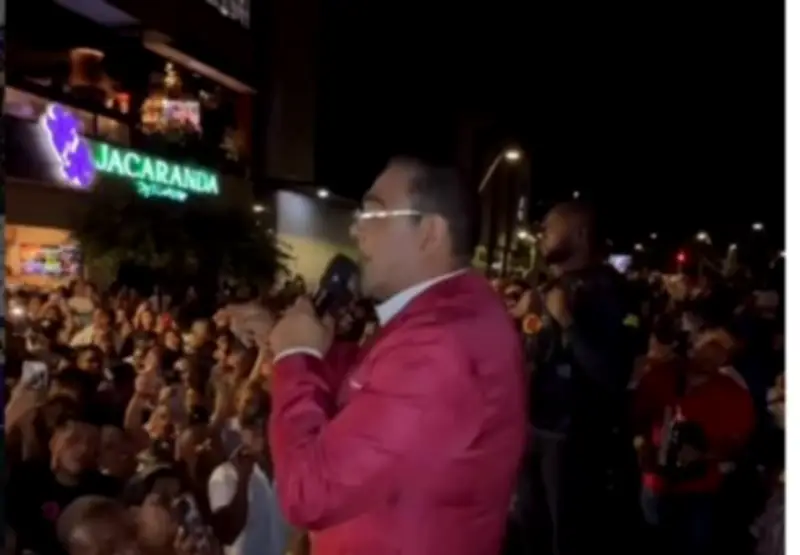 Tributo a Gilberto Santa Rosa iluminó el Bulevar del Río con concierto sorpresa en Cali