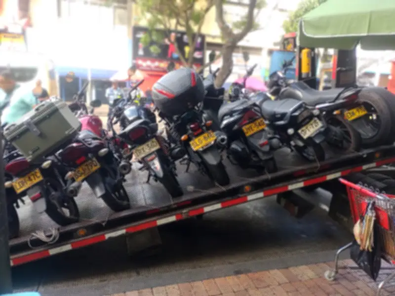 Tránsito de Bucaramanga intensifica controles en carrera 15 con 57 comparendos y decomiso de motos