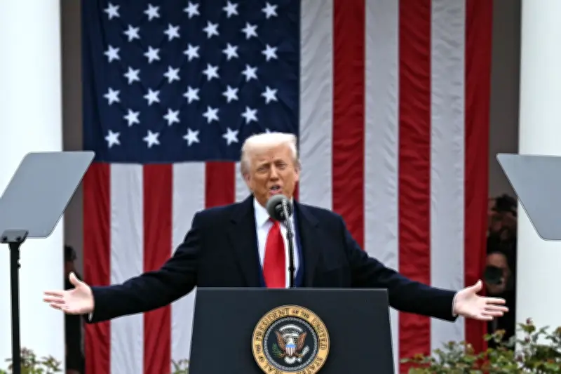 Trump defiende acuerdos comerciales pese a fallo judicial y anuncia nuevo arancel del 10%