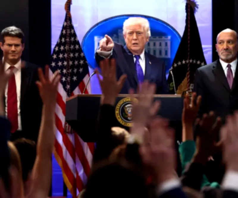 Trump evalúa orden ejecutiva para que bancos soliciten prueba de ciudadanía a clientes en EE.UU.