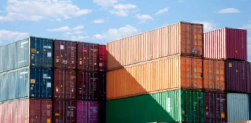 Trump impone arancel global del 10% tras fallo adverso de la Corte Suprema estadounidense