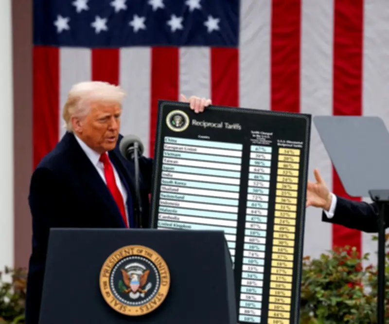 Trump justifica aranceles con supuesta crisis de pagos que economistas cuestionan