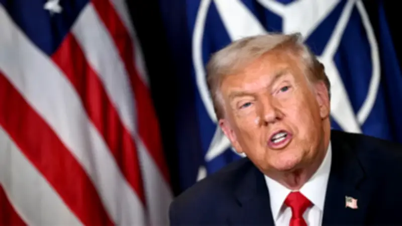 Trump se niega a disculparse por video racista que muestra a los Obama como simios