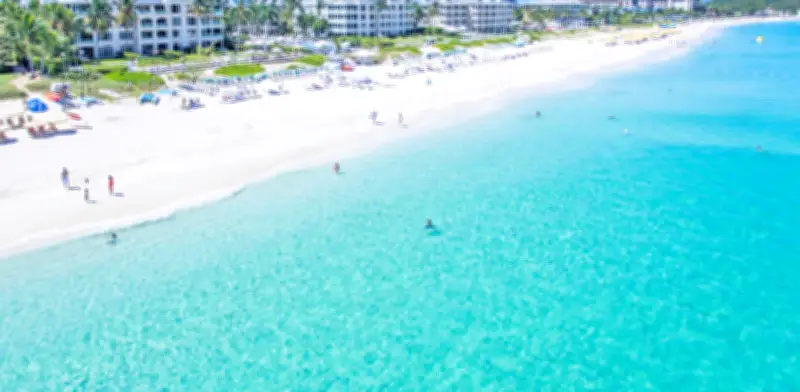 Turcas y Caicos: El paraíso caribeño donde el lujo se fusiona con la naturaleza virgen
