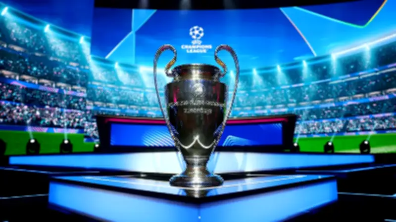 UEFA y adidas presentan balón exclusivo para fase final de Champions League 2025-26