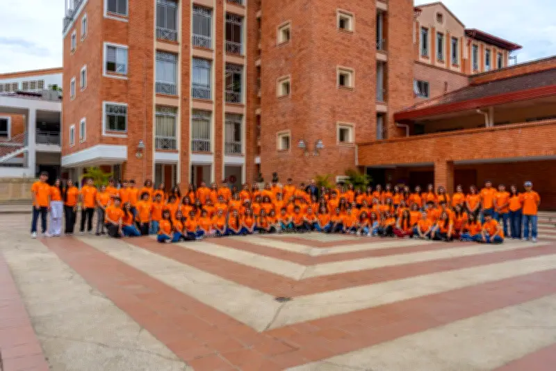 UNAB otorga 42 becas a estudiantes de primer ingreso para financiar estudios superiores