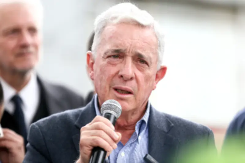 Uribe respalda a Paloma Valencia y critica agenda internacional de Petro en Cartagena