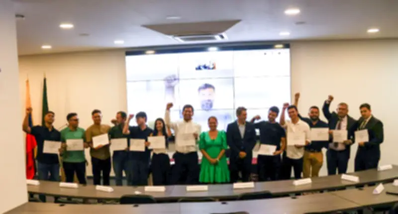 UTS y UNRaf celebran primera graduación de diplomado binacional en movilidad eléctrica sustentable
