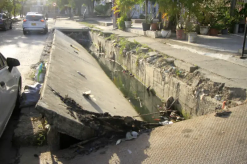 Vecinos de El Campestre en Cartagena alertan por insalubridad por deterioro de canal