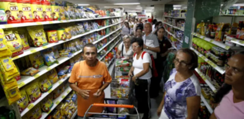 Vehículos y tecnología impulsan crecimiento récord del comercio colombiano en 2025