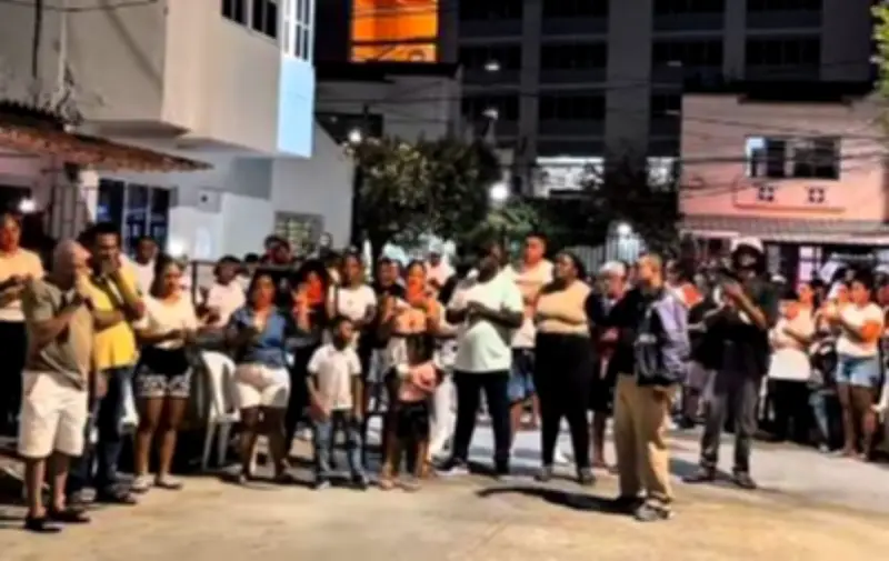 Velatón en Cartagena por DJ Dever y sus compañeros desaparecidos en Atlántico