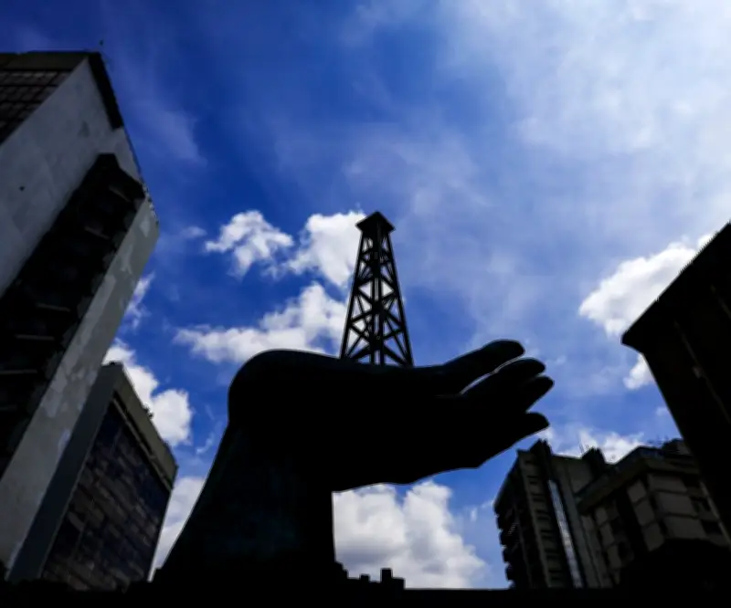 Venezuela incrementa exportaciones de crudo con superpetroleros hacia India y EE.UU.