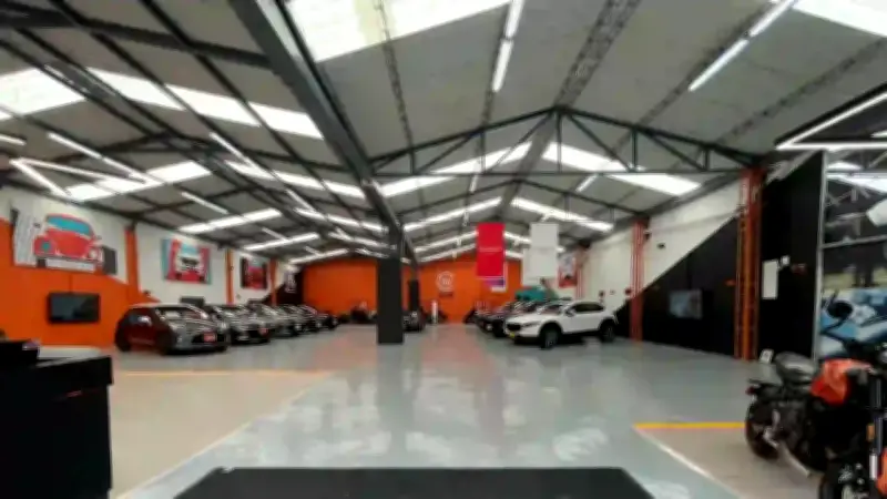 Venta de carros usados en Colombia alcanza récord histórico con más de 1,2 millones de traspasos en 2025