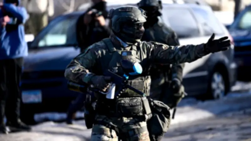 Victoria judicial de Trump: Juez federal bloquea ley californiana que prohibía máscaras a agentes de ICE