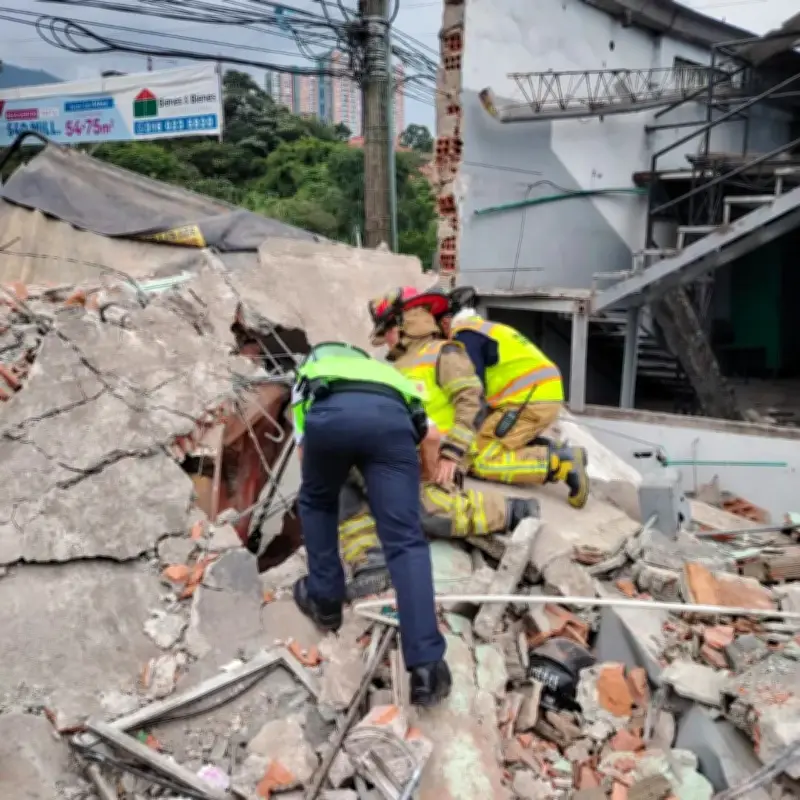 Volqueta sin frenos impacta empresa en La Estrella: un muerto y tres heridos