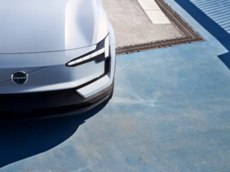 Volvo retira más de 40.000 SUV eléctricos EX30 por riesgo de sobrecalentamiento en baterías