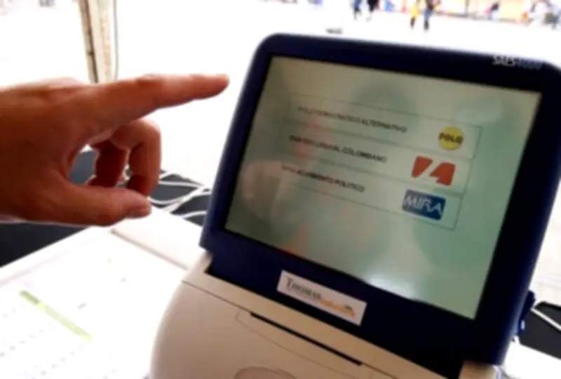 Voto electrónico en Colombia: ¿Por qué el país prefiere el papel para las elecciones 2026?