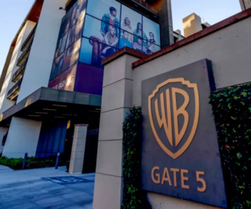 Warner Bros. reporta caída en ventas y utilidades, pero supera previsiones de Wall Street