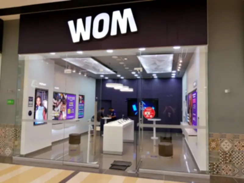 WOM denuncia uso ilegal de su marca por Partners Telecom tras vencimiento de contrato