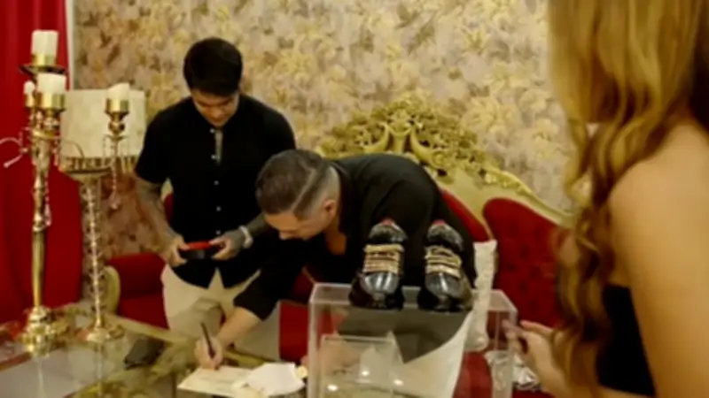 Zapatos de oro de Yeferson Cossio: lujo extremo y polémica social en redes