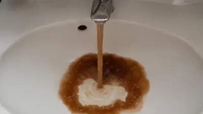 Acueducto de Bogotá explica causas del cambio de coloración del agua en norte de la capital