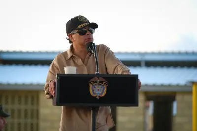 Alcaldes de Córdoba esperaron horas en el suelo sin ser recibidos por Petro