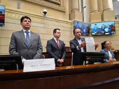 Alexander López Maya recupera su curul en el Senado y retorna a la Comisión Primera