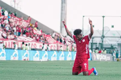 América de Cali golea 3-0 a Alianza y se afianza como protagonista del torneo