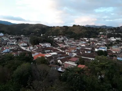 Asalto millonario en Cesar: roban 30 motocicletas y repuestos en camión