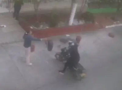 Atraco en La Castellana: Delincuente en moto intimida a mujer y huye con su bolso