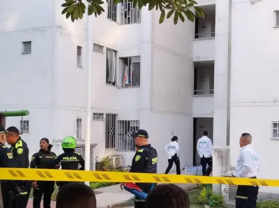 Barranquilla: Investigan muerte de hombre tras caída desde quinto piso y asesinato de albañil