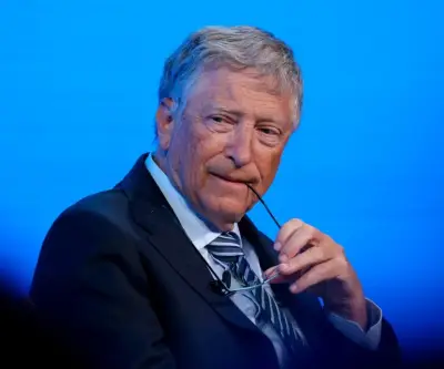 Bill Gates abandona cumbre de IA en India por caos organizativo y polémicas