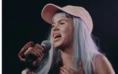 Bomba Estéreo enfrenta tensión por baja asistencia en Viña del Mar pero recibe Gaviota de Oro