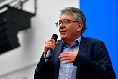 Candidato presidencial expone su plan económico y de seguridad para Colombia