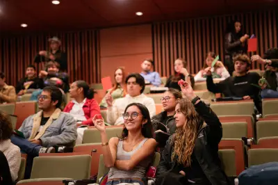 Candidatos al Congreso responden inquietudes de jóvenes ante escepticismo electoral