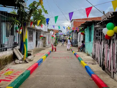 Cartagena avanza con 10 nuevas obras de pavimentación en barrios prioritarios