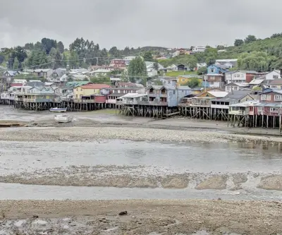 Chiloé enfrenta crisis turística por recorte de vuelos: alertan pérdida de competitividad