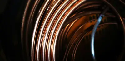 Cobre impulsa ganancias récord de gigantes mineros en 2025 gracias a precios históricos