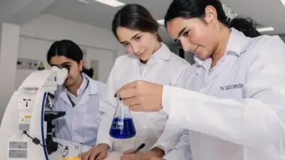 Colegio de Bogotá forma científicas con modelo de liderazgo global para cerrar brecha de género