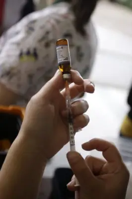 Colombia investiga posible caso importado de sarampión; contradicciones entre autoridades nacionales y de Bogotá