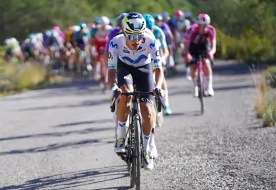 Diego Pescador brilla en Tour de Omán: segundo en Camp Morvedre y campeón juvenil